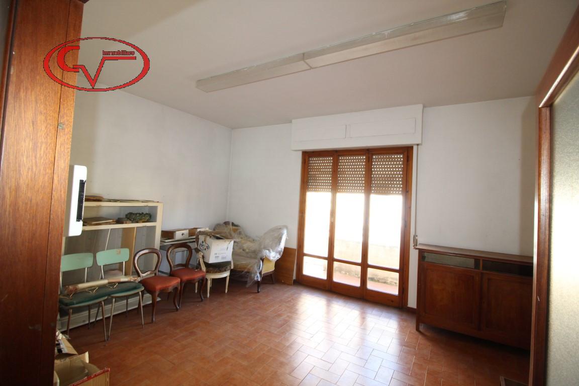 5 rooms Apartment in Montevarchi, Italy No. 226629