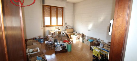 5 rooms Apartment in Montevarchi, Italy No. 226629 8