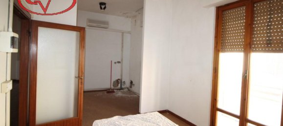 5 rooms Apartment in Montevarchi, Italy No. 226629 6