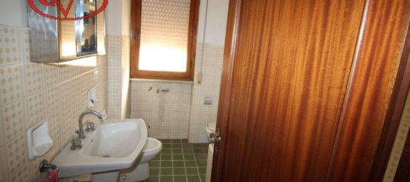 5 rooms Apartment in Montevarchi, Italy No. 226629 14