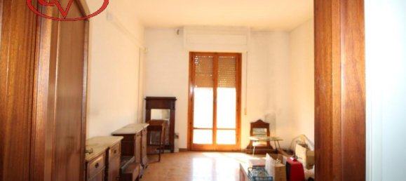5 rooms Apartment in Montevarchi, Italy No. 226629 11