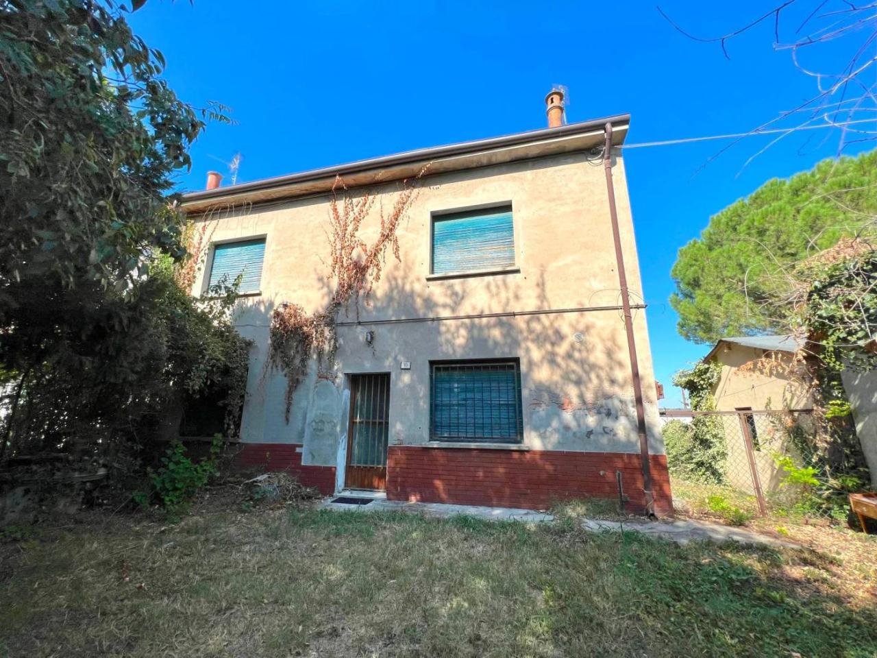 5 rooms Villa in Argenta, Italy No. 115056