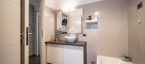 3-salle Appartement à Pescate, Italy No. 286154 25