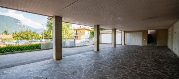 3-salle Appartement à Pescate, Italy No. 286154 36