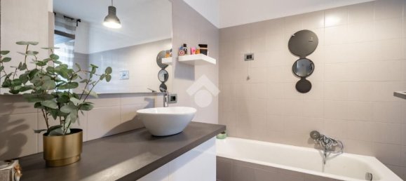 3-salle Appartement à Pescate, Italy No. 286154 24