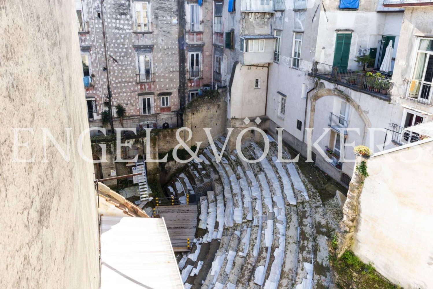 2 Schlafzimmer Penthouse in Naples, Italy, Nr. 68784