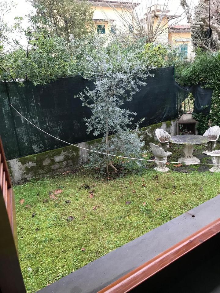 3 rooms Apartment in Massa, Italy No. 70444