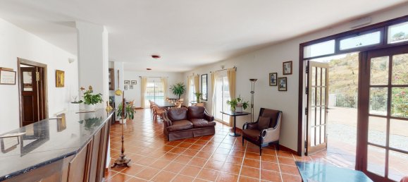 7 bedrooms House in Malaga, Spain No. 180954 3