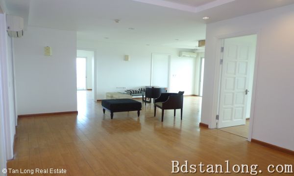 4 bedrooms Apartment in Tay Ho, Vietnam No. 6054