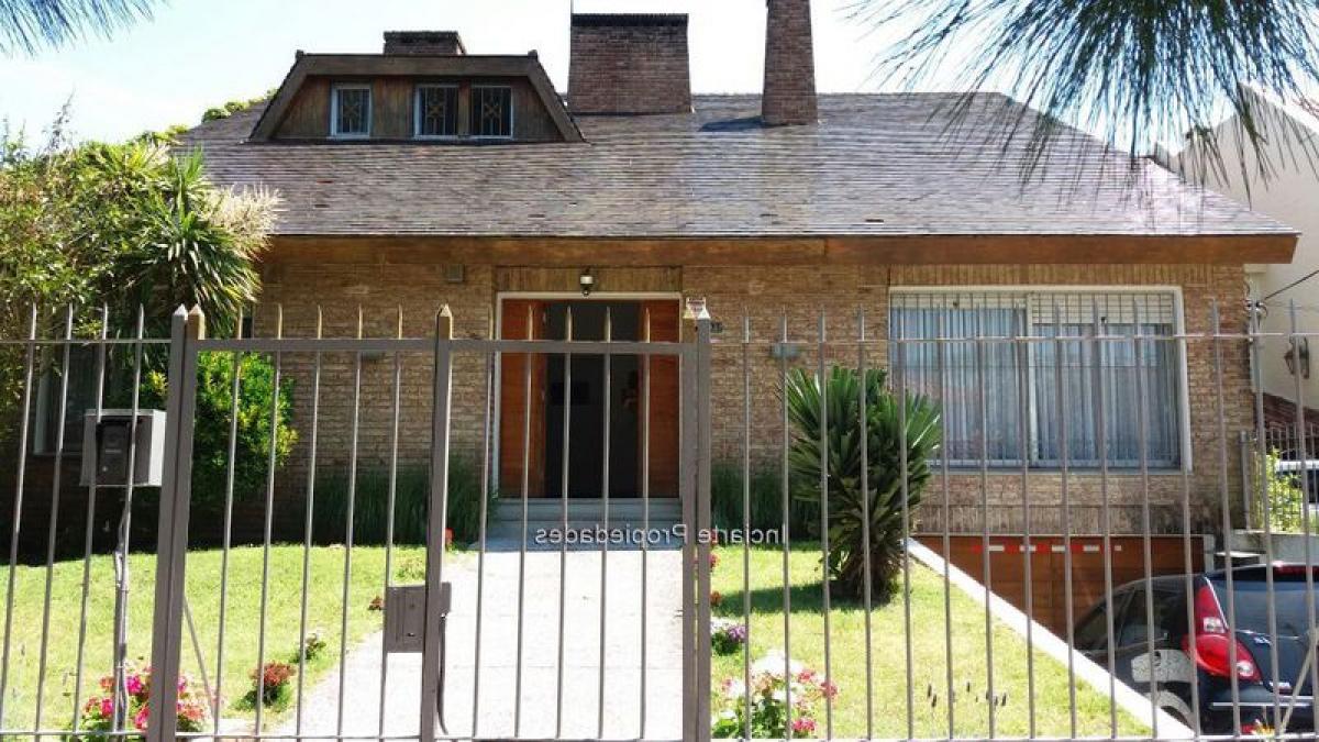 4 bedrooms House in Montevideo, Uruguay No. 7248