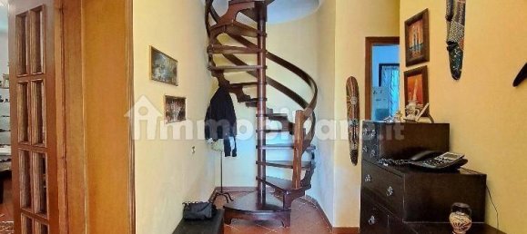 5 bedrooms Villa in Pisa, Italy No. 221643 8
