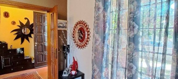 5 bedrooms Villa in Pisa, Italy No. 221643 3