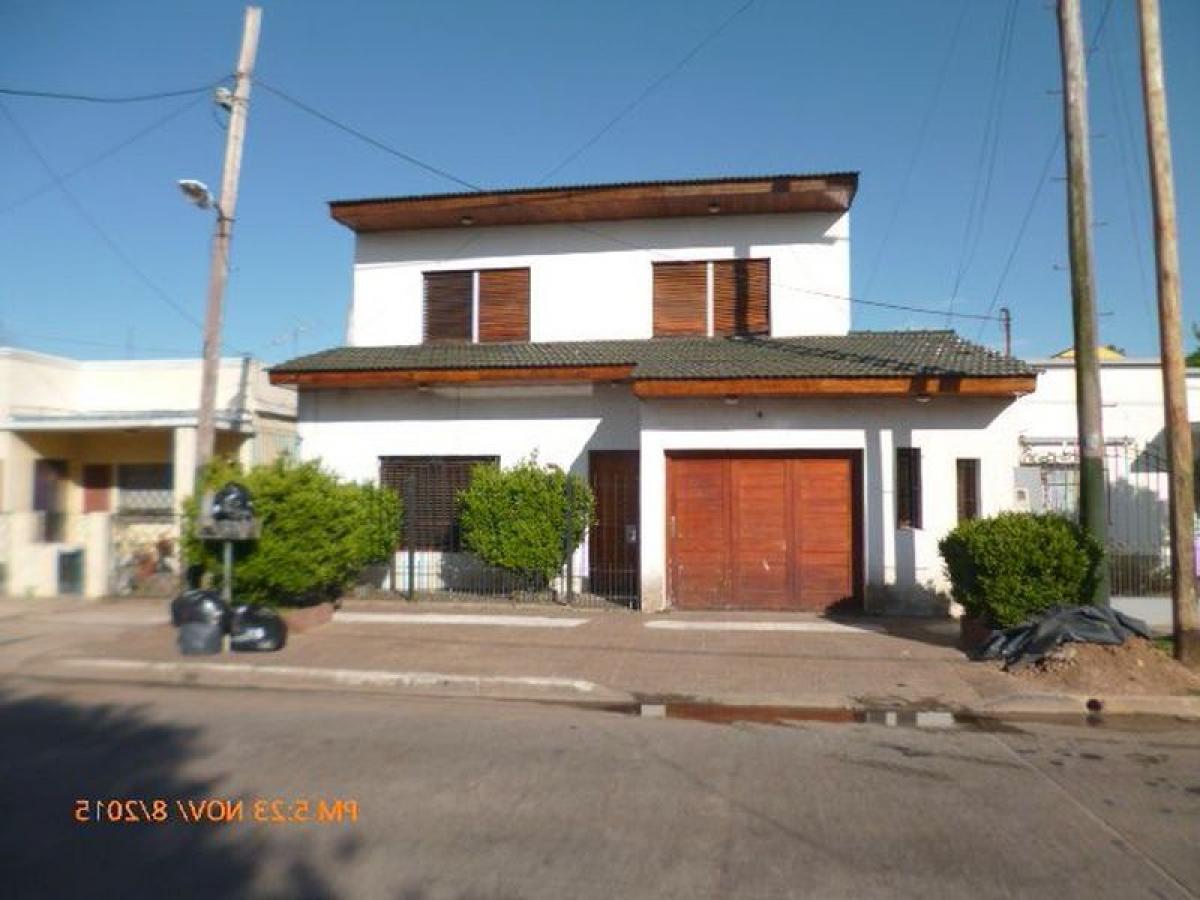 5 bedrooms House in Lomas de Zamora, Argentina No. 80243