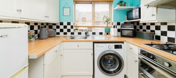 1 bedroom Maisonette in Crawley, United Kingdom No. 6299 2