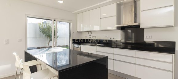 5 bedrooms Villa in Seixal, Portugal No. 145432 12