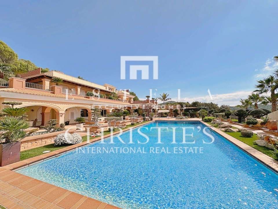 4 bedrooms Villa in Jesus, Spain No. 171426