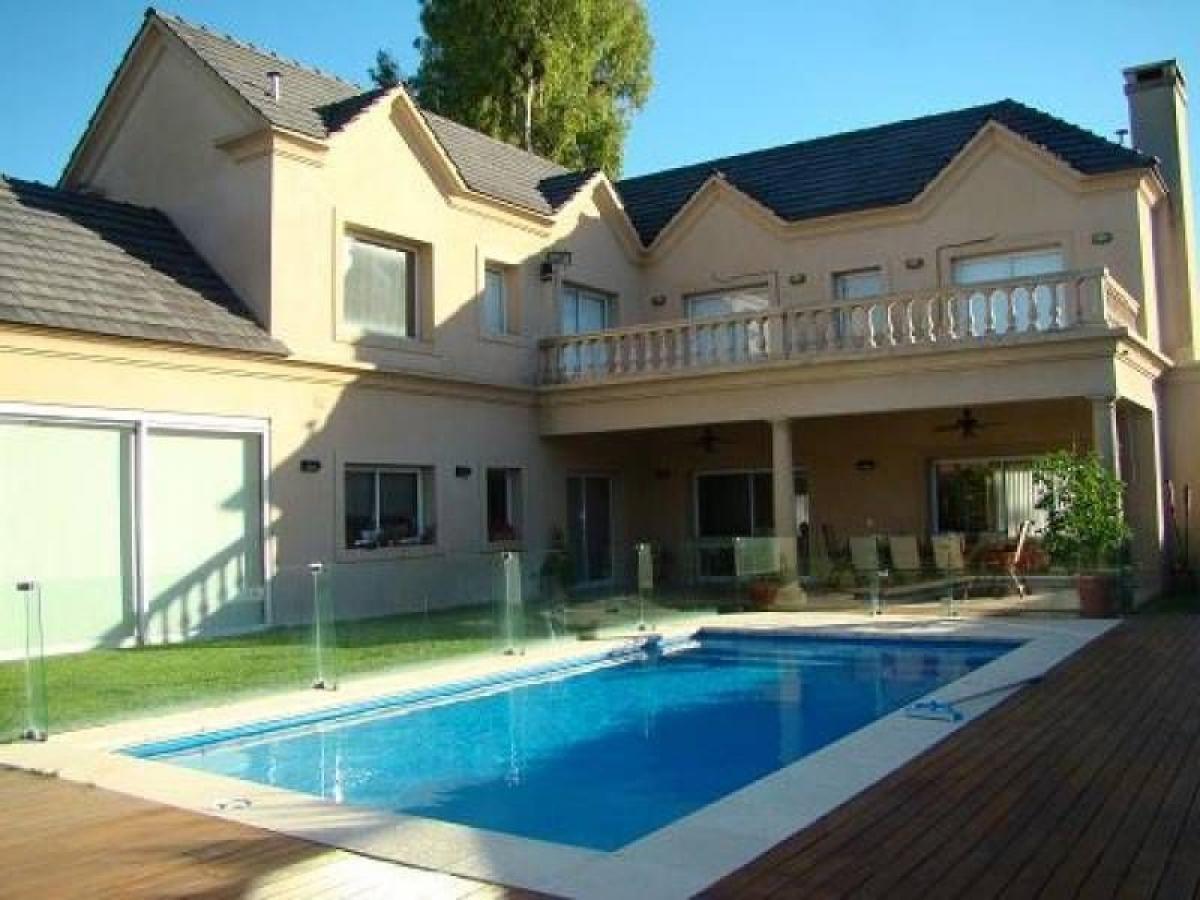 Casa de 3 dormitorios en Pilar, Argentina No. 57437