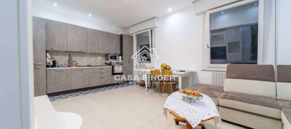 3 bedrooms Apartment in Parma, Italy No. 265856 3