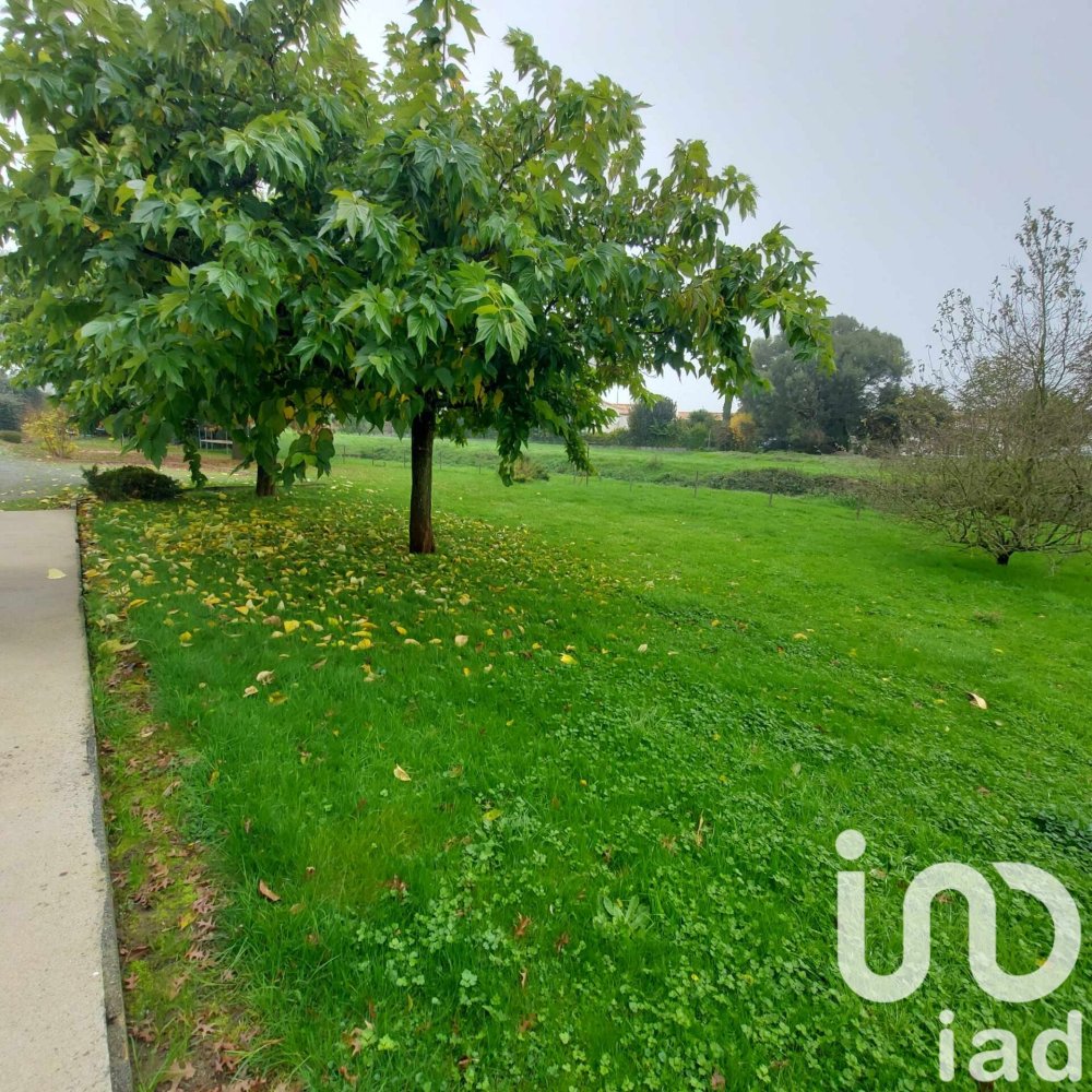 250m² Building in Vendee, France No. 357866