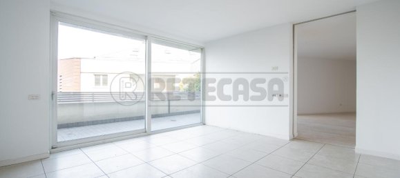 7 rooms Penthouse in Vigonza, Italy No. 12858 4