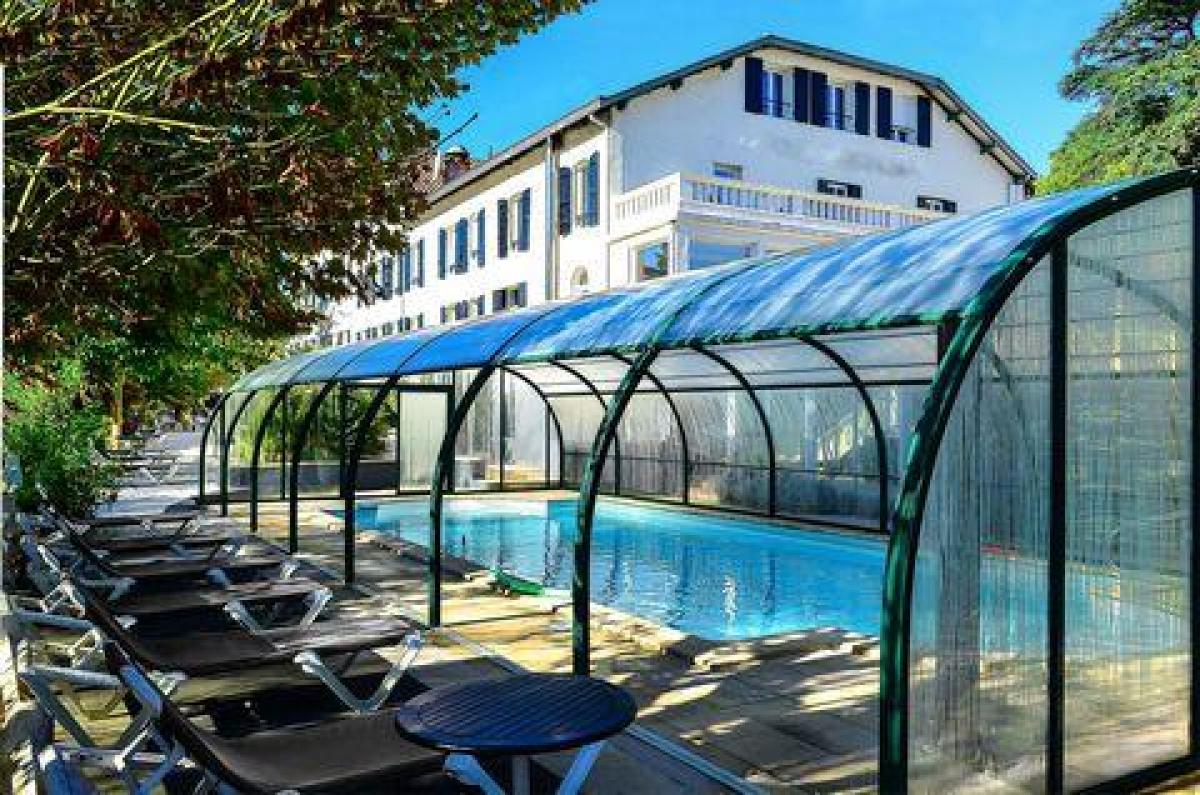 Oficina de 31 dormitorio en Cazaubon, France No. 21376