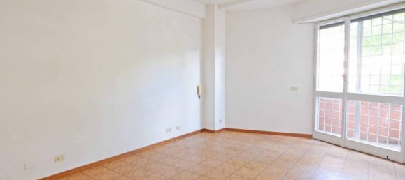 4 rooms Apartment in Rome, Italy No. 177334 3