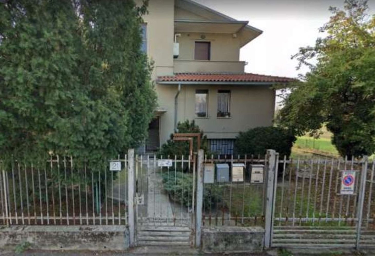 Apartamento de 3 habitaciónes en Brugherio, Italy No. 7794