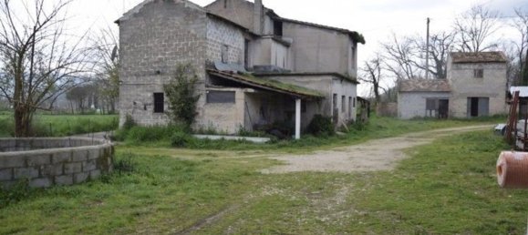 Дом с 10 комнатами в Понтекорво, Италия № 161578 17