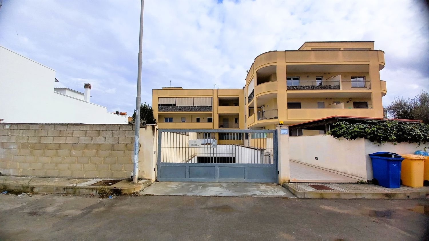 3 rooms Apartment in Lizzanello, Italy No. 35427