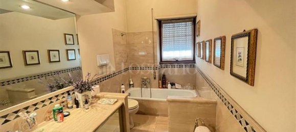 5 rooms Apartment in Rome, Italy No. 161109 23