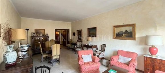 5 rooms Apartment in Rome, Italy No. 161109 6