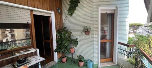 5 rooms Apartment in Rome, Italy No. 161109 3