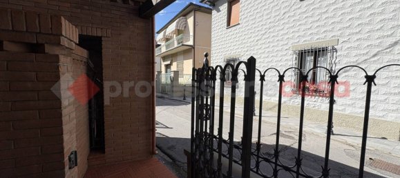 Дом с 5 комнатами в Барга, Италия № 340948 3