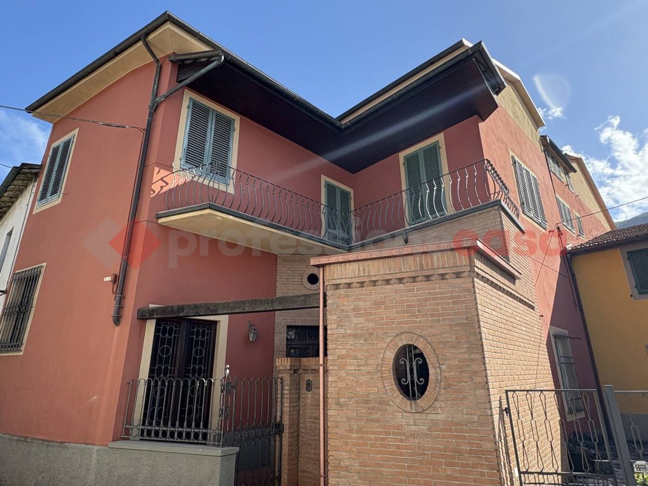 Дом с 5 комнатами в Барга, Италия № 340948