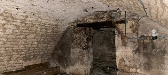 Коммерческая недвижимость 45м² в Бурж, Франция № 93751 4