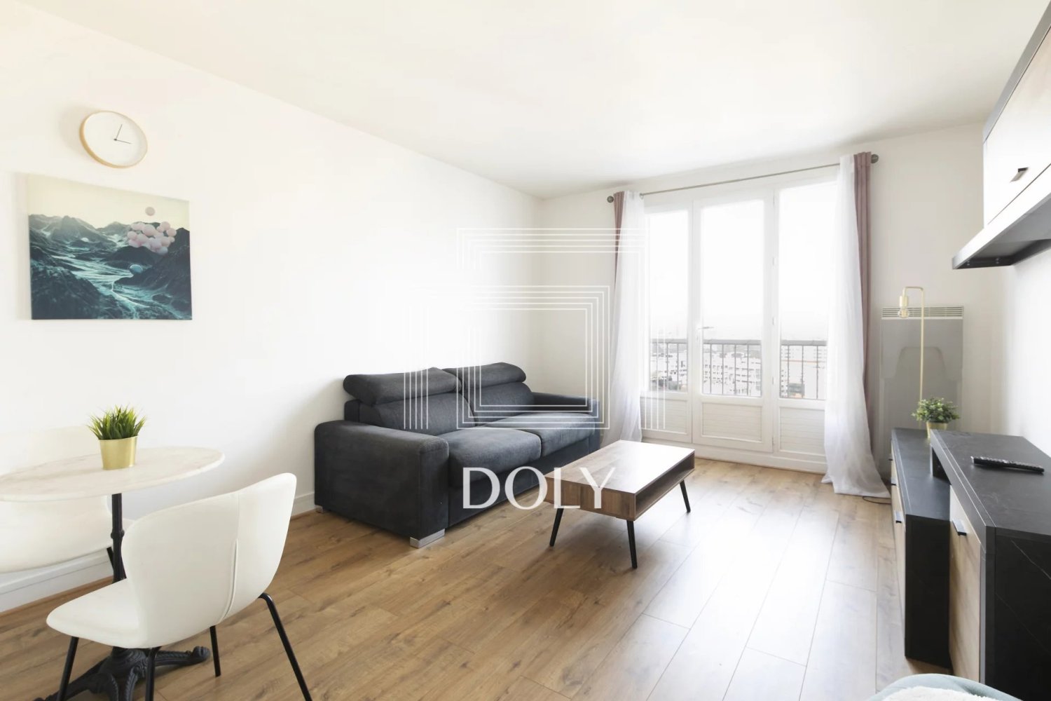 Studio in Issy-les-Moulineaux, France, Nr. 111607