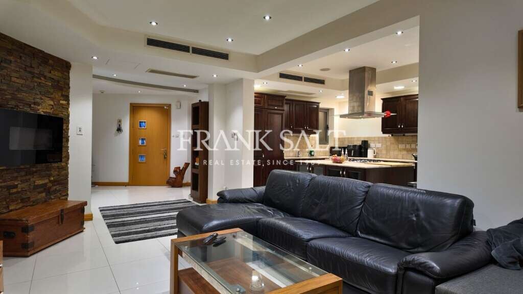 3 bedrooms Apartment in Mellieha, Malta No. 11562