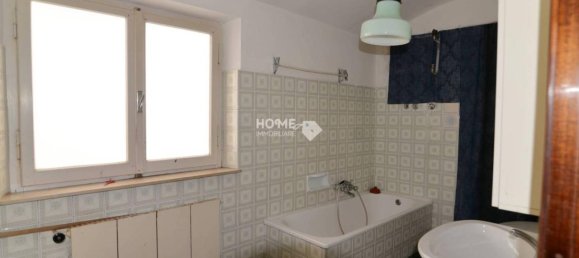 3 rooms Apartment in Urbisaglia, Italy No. 103192 5