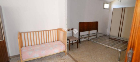 3 rooms Apartment in Urbisaglia, Italy No. 103192 3