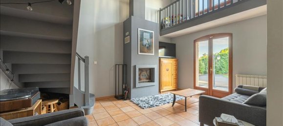 Casa de 6 dormitorios en Daux, France No. 341822 2