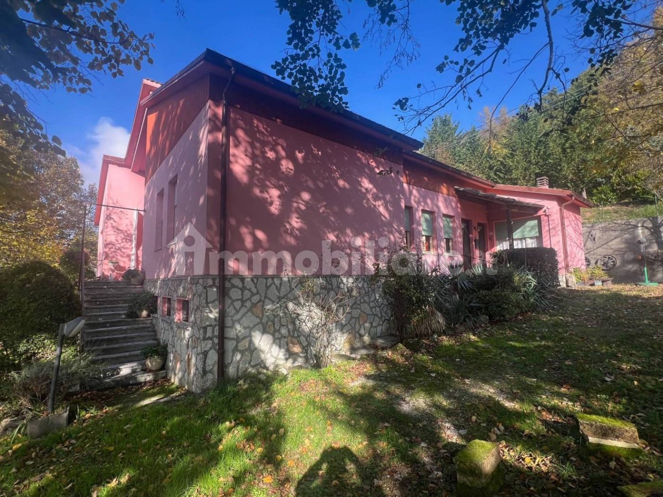 5 bedrooms House in Cantiano, Italy No. 319814