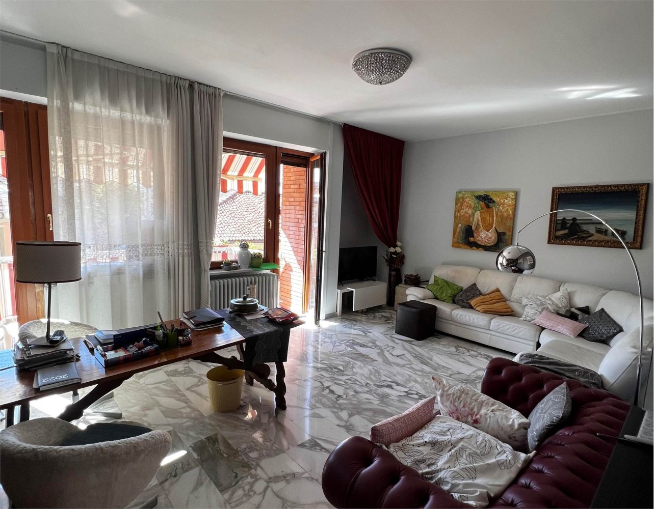 4 bedrooms Apartment in Alba, Italy No. 208816