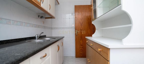 9 غرف نوم بناية في Amadora, Portugal رقم 115907 8