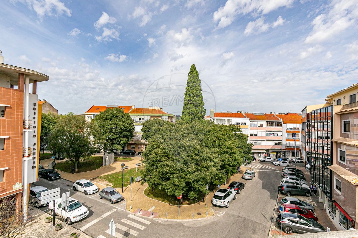 Bâtiment à Amadora, Portugal 274m² No. 75632