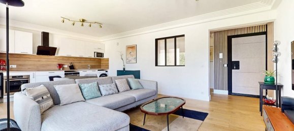 2 bedrooms Apartment in Courbevoie, France No. 299582 2