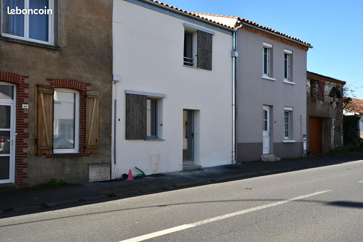 3 bedrooms House in Le Pallet, France No. 98322