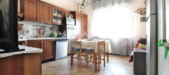 3 rooms Apartment in Mariano Comense, Italy No. 274028 2