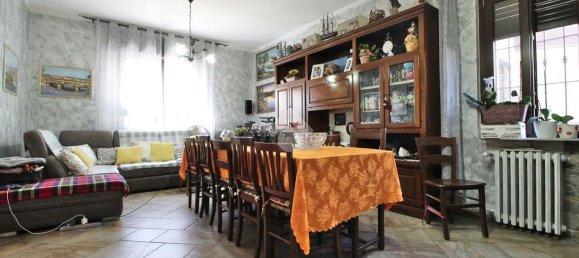 3 rooms Apartment in Mariano Comense, Italy No. 274028 8