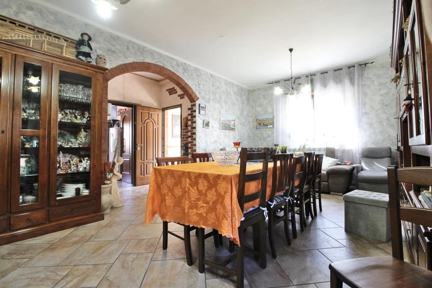 3 rooms Apartment in Mariano Comense, Italy No. 274028