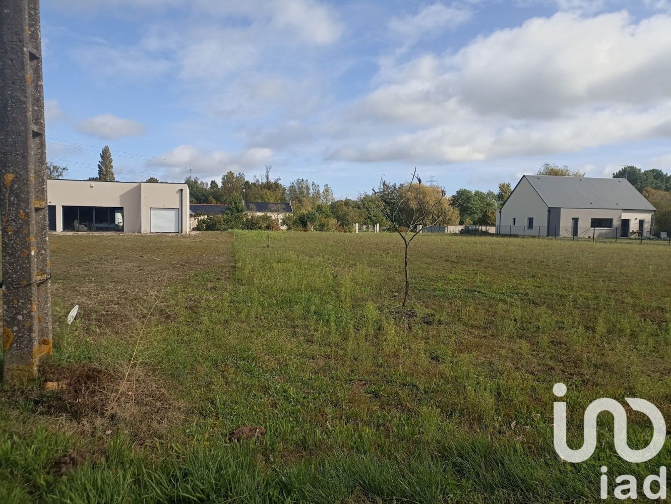 1387m² Land in Huismes, France No. 228966